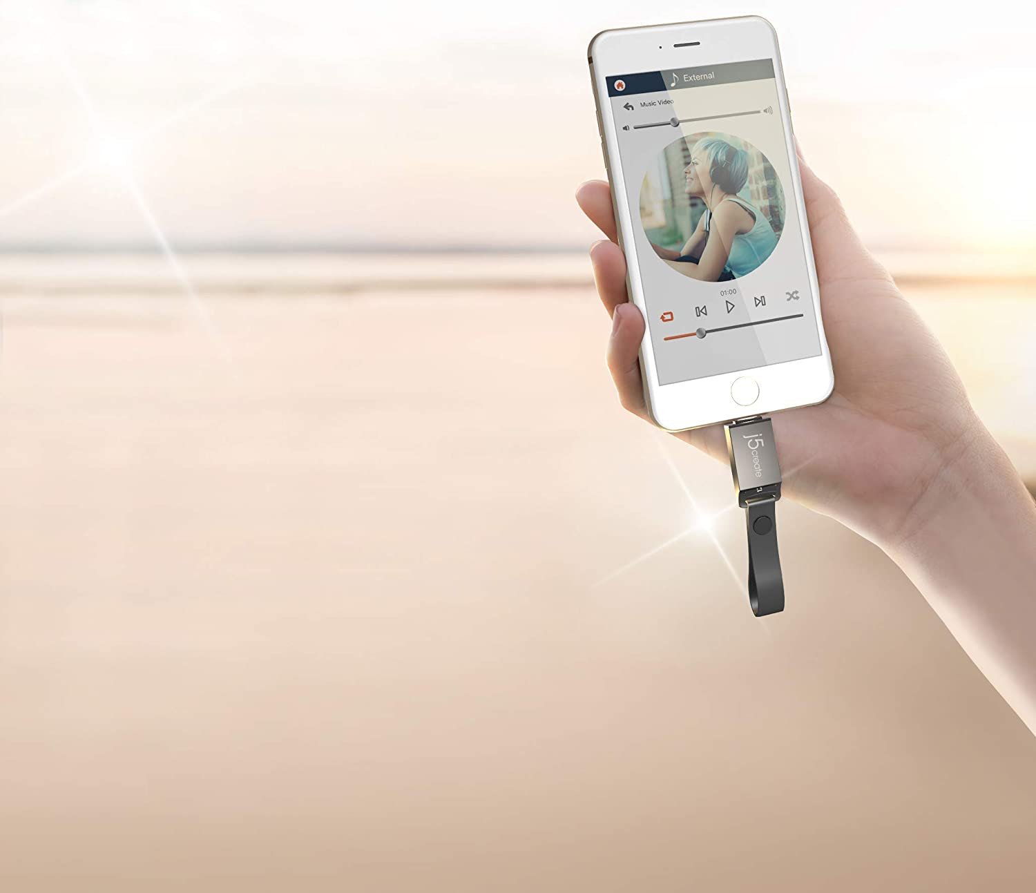 j5create MicroSD Card Reader Key Chain Compatible with Lightning Male | Portable Card Reader with Zinc Alloy Case | Compatible with iPad, iPhone, iPod Touch Products